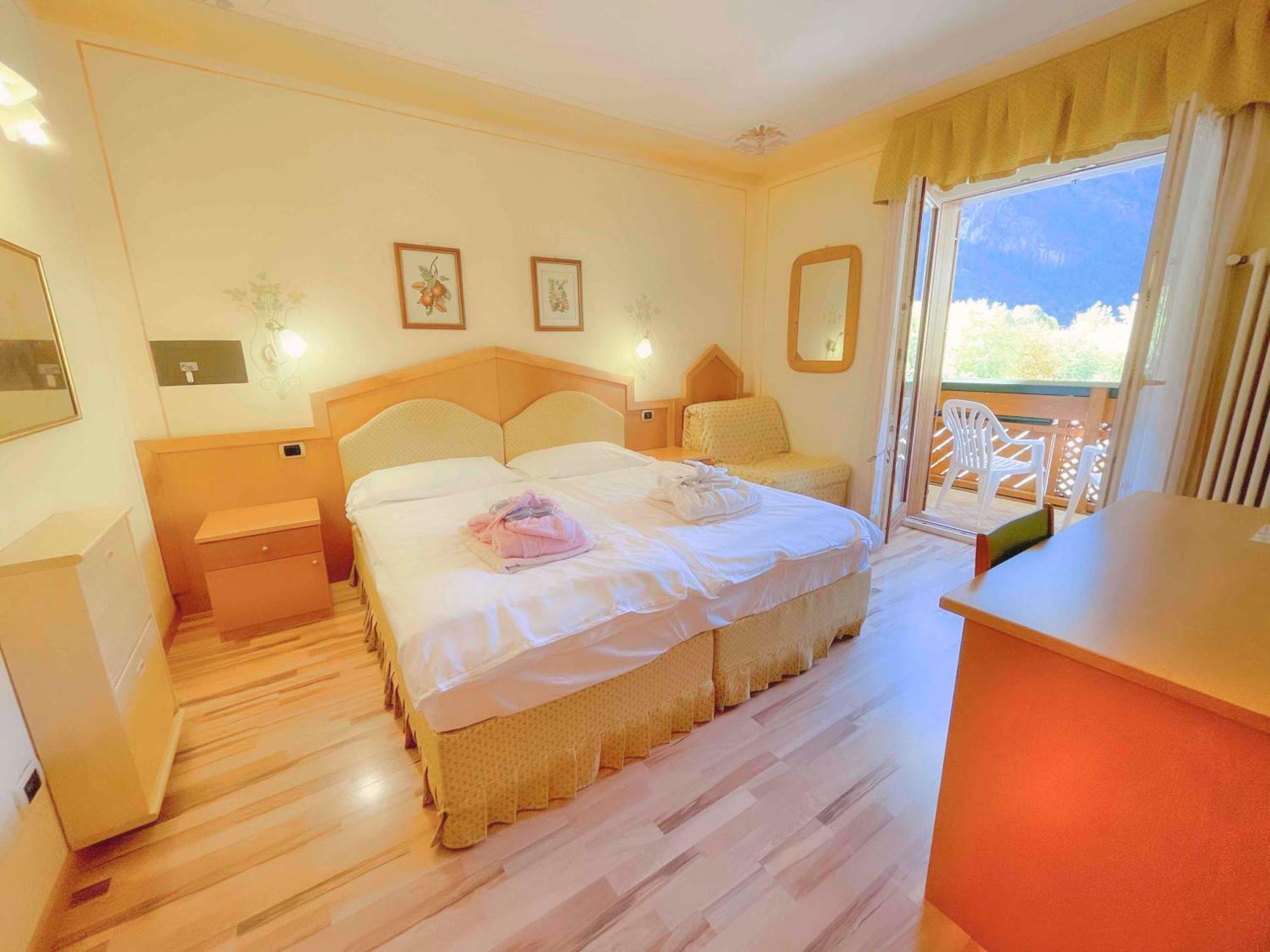 Alledolomiti Boutique Lake Hotel - Adults Friendly Molveno Buitenkant foto