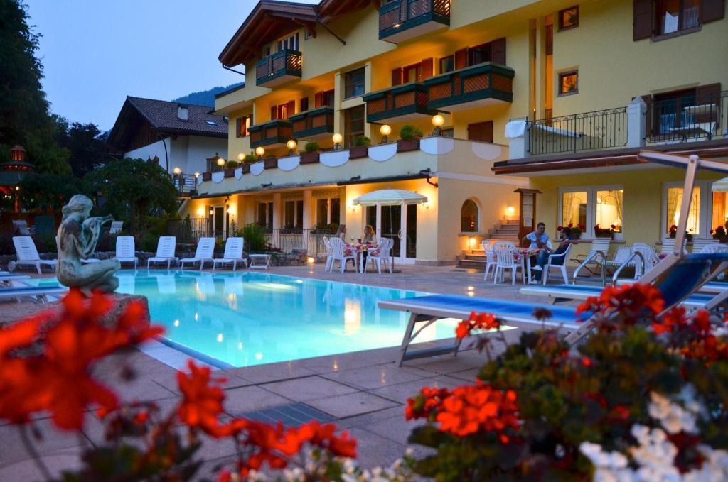 Alledolomiti Boutique Lake Hotel - Adults Friendly Molveno Buitenkant foto